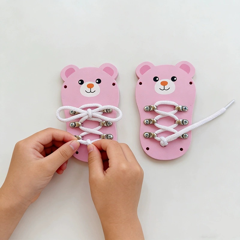 لوحة مونتيسوري خشبية للأنشطة ا - مراجعة Montessori Wooden Busy Board Toddler وسعره